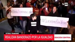 Perú: realizan banderazo en favor de promover el fútbol femenino