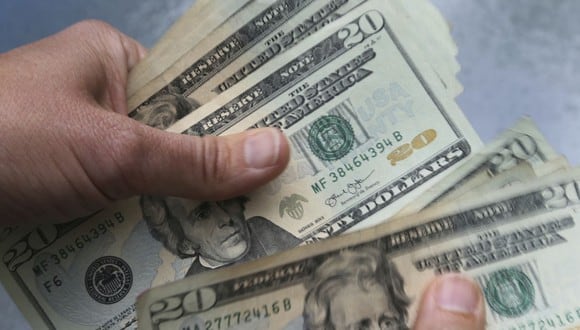 El dólar se cotizaba en 20,6960 pesos en México este lunes (Foto: AFP).
