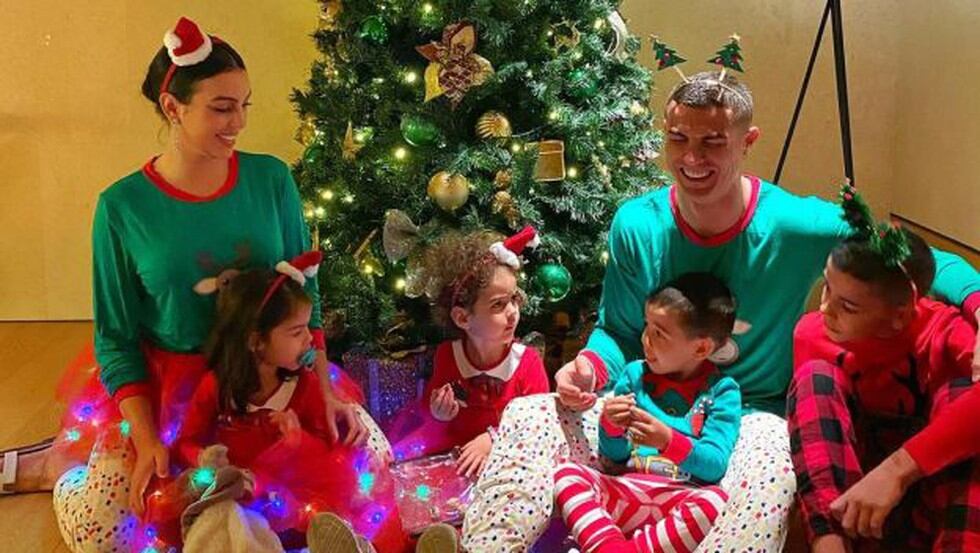 Cristiano Ronaldo junto a sus hijos y su pareja Georgina. (Foto: Instagram)