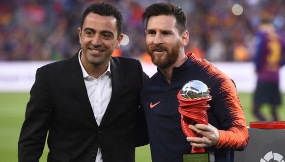 Xavi Hernández y Lionel Messi fueron compañeros en Barcelona durante once temporadas. (Foto: AFP)