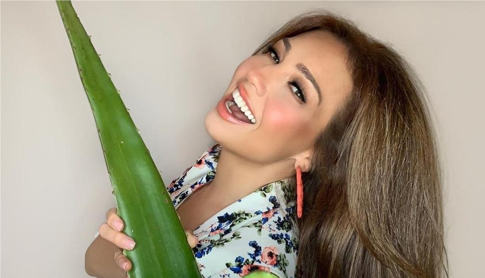 La cantante mexicana publicó una tierna foto sonriendo con su hija Sabrina, de 12 años. (Foto:thalia)