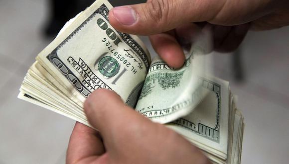 El dólar se negociaba a 19,9 pesos en el mercado de México. (Foto: AFP)