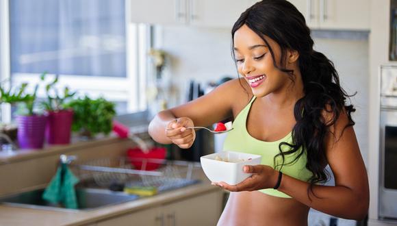 Desayunos saludables para bajar de peso: consejos y plan de dieta para adelgazar (Foto: Pexels).