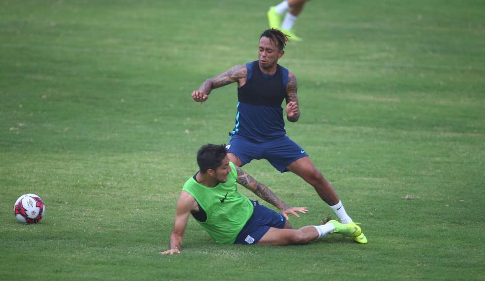 El choque entre Joazhiño Arroé y Francisco Duclós durante los entrenamiento con Alianza Lima. (Foto: Jesús Saucedo)