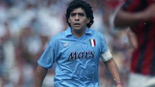 Escarapela el cuerpo: Napoli lucirá hoy camiseta que preparó para Diego Maradona... ¡hace un año!