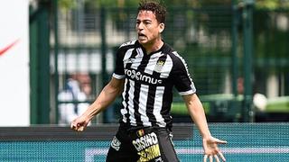 Lo dejaron solo y no perdonó: Benavente anotó gol y completó un doblete en el Charleroi [VIDEO]