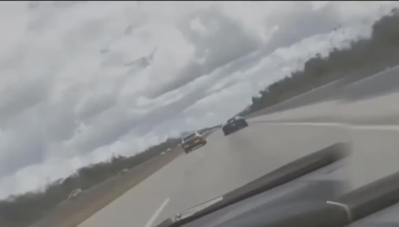 Un policía al volante de su Dodge Charger retó al conductor de un Lamborghini Aventador en plena autopista. (Foto: YouTube).