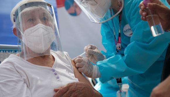 El proceso de vacunación contra el COVID-19 en el Perú sigue su curso. (Foto: El Comercio)
