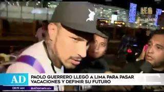 Paolo Guerrero arriba a Lima sin futuro definido