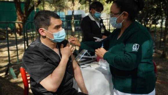 Vacuna COVID-19: pasos para registrarte en México y todos los requisitos si tienes entre 18 y 29 años (Foto: Getty Images).