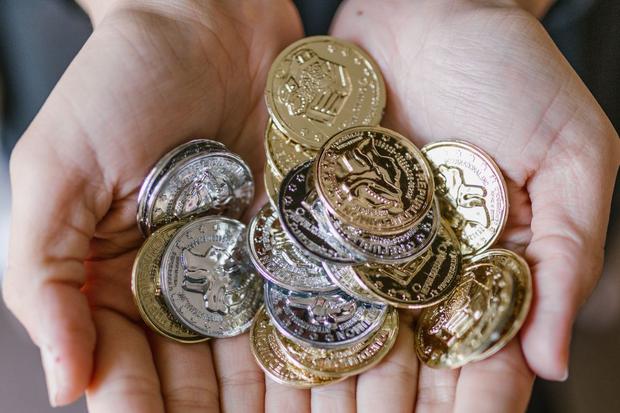 Muchas personas comercializan monedas y billetes raros (Foto: Pexels)