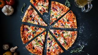 El truco viral de cómo “robar” una porción de pizza sin que nadie se dé cuenta enciende las alarmas entre los clientes