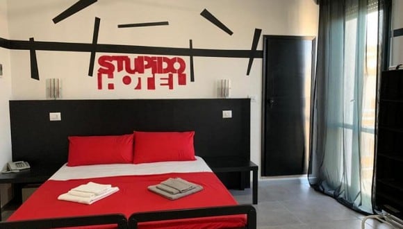 La propuesta del hotel en Italia causó sensación en redes sociales y ya llegó "un alud de peticiones" para separar una habitación. (Foto: Stupido Hotel / Facebook)
