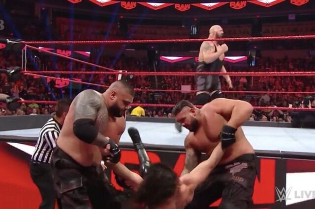 Big Show volvió y le metió un derechazo a Seth Rollins. (Foto: WWE)