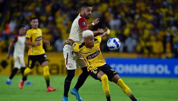 Universitario vs. Barcelona SC. se enfrentaron en Guayaquil por la fase 2 de la Copa Libertadores. Foto: AFP.
