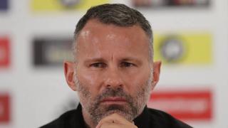 Por ahora se aparta de Gales: Giggs fue detenido por denuncia de violencia doméstica 