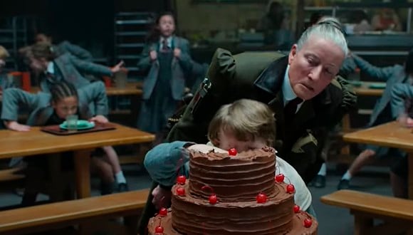 La escena del pastel de chocolate es una de las más recordadas. (Foto: Captura/Netflix-YouTube)
