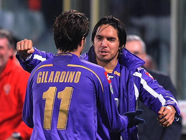 Juan Vargas y Alberto Gilardino fueron compañeros en Fiorentina. (Foto: Getty Images)