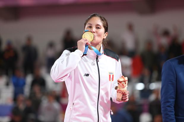 Alexandra Grande y su medalla de oro de Lima 2019. (GEC)
