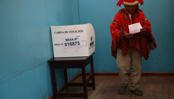 Los ciudadanos están a la expectativa de saber qué local de votación les asignaron. (Foto: Teo Bizca / AFP)