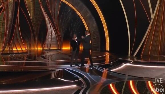 Hizo una broma de su esposa: el preciso momento en el que Will Smith golpea a Chris Rock en los Oscar. (ABC)