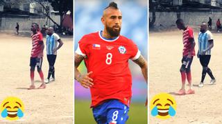 Video viral: Encuentran a doble de Arturo Vidal jugando en campo de tierra
