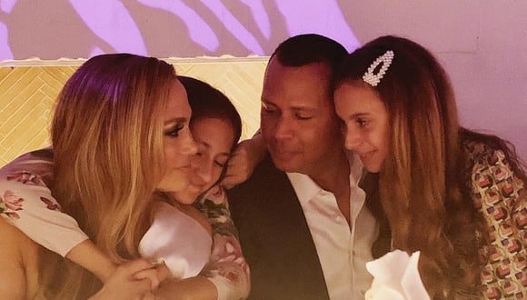 Jennifer Lopez revela qué vestido le heredará a Ella, hija de su futuro esposo. (Fotos: Instagram)