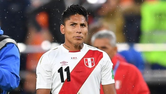 Raúl Ruidíaz mostró su enojo por el polémico arbitraje en el Perú vs. Brasil. (Foto: Agencias)