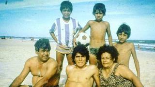 “Te pido que abraces a mamá y papá y no los sueltes”: el sentido mensaje de Lalo Maradona a su hermano