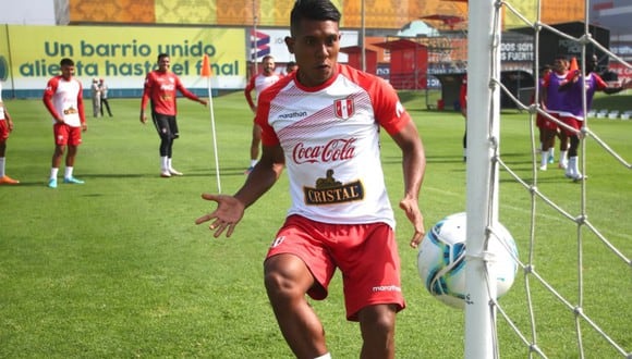 El volante de Deportes Tolima se incorporó este viernes a los entrenamientos de la selección peruana. Foto: @SeleccionPeru.