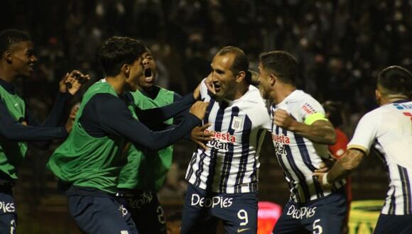Hernán Barcos anotó un doblete en la victoria de Alianza Lima en Huancayo. (Foto: Jhefryn Sedano / GEC)