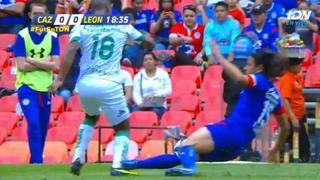 Terrible entrada: la falta sobre Pedro Aquino que provocó la expulsión de jugador de Cruz Azul [VIDEO]