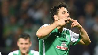 Emotivo: la banderola de Claudio Pizarro en el estadio de Werder Bremen