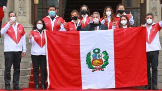 Presidente Francisco Sagasti entregó bandera peruana a delegación que asistirá a Tokio 2020 [FOTOS]