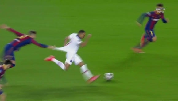 El jalón de Piqué a Mbappé que se convirtió en viral. (Captura: ESPN)