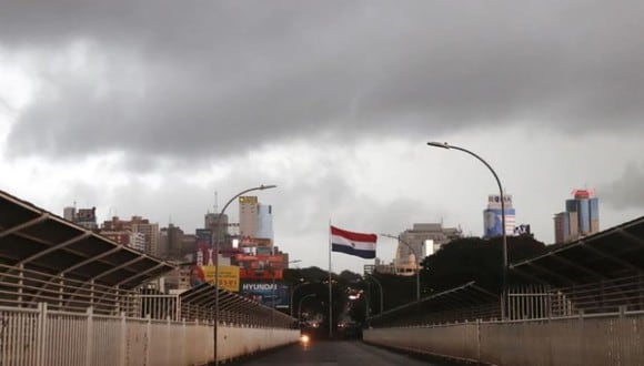 Así luce el Puente de la Amistad que conecta Ciudad del Este en Paraguay con Foz do Iguacu en Brasil en tiempos de coronavirus. (Foto: Reuters)