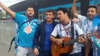 El Diego de la gente: argentinos le cantan a Maradona y se les unen hinchas de todos lados [VIDEO]