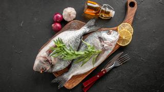 ¿Cuáles son las ventajas de comer pescado y por qué es importante incluirlo en la dieta?