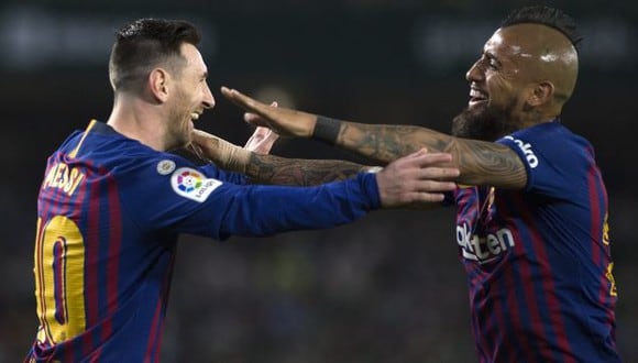 Arturo Vidal y Lionel Messi fueron compañeros durante dos temporadas en Barcelona. (Foto: AFP)