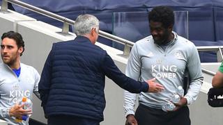 ¡Es pura risa! José Mourinho le realizó una broma al asistente técnico del Leicester [VIDEO]
