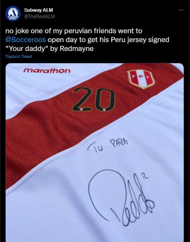 Dedicatoria de Andrew Redmayne en una camiseta de la selección de Perú.  (fotografía)