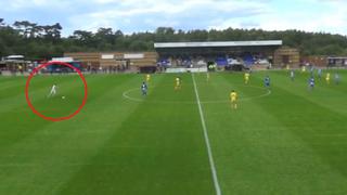 No se puede tener un mejor debut: arquero anotó golazo del triunfo de su equipo desde campo propio [VIDEO]