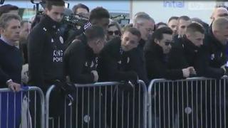 Kasper y Vardy con el hijo: el homenaje del Leicester City a su presidente fallecido [VIDEO]
