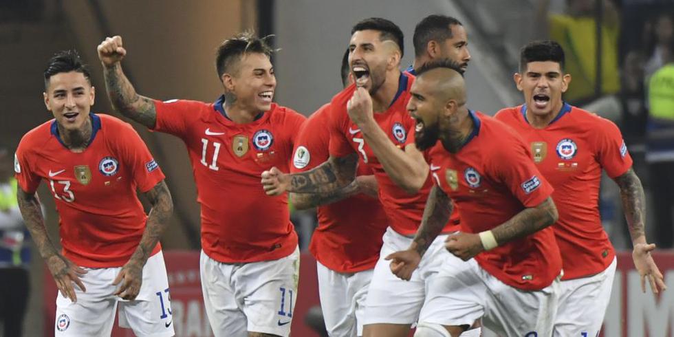Chile sigue con paso firme en la búsqueda de su tricampeonato en la Copa América, luego de vencer este viernes a Colombia 5-4 en penales en cuartos de final, tras haber empatado sin goles en el tiempo reglamentario en Sao Paulo. (Foto: AFP)