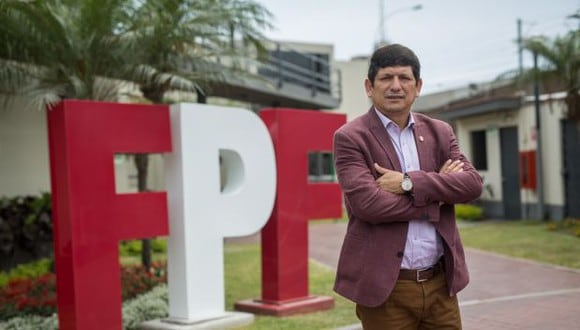 Agustín Lozano continuará al mando de la Federación Peruana de Fútbol. (Foto: Agencias)