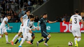 Ante cinco rivales y desde el suelo: la espectacular jugada de Lionel Messi en el  Argentina vs. Uruguay [VIDEO]