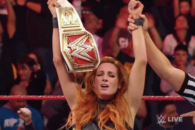 Becky Lynch venció a Asuka y retuvo el título femenino de Raw. (Foto: WWE)