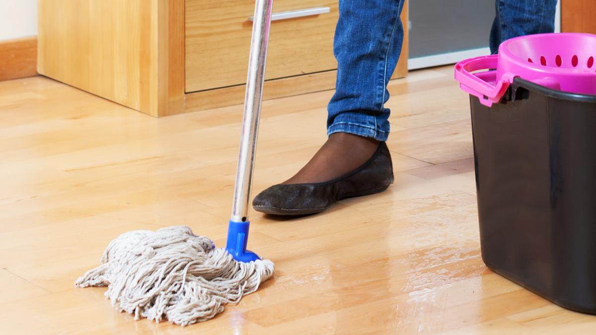 El truco para limpiar un trapeador de piso y quitarle lo percudido, Trucos  caseros, Hacks, nnda, nnni, OFF-SIDE