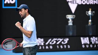En Australia: Alsan Karatsev, el primer jugador en la Era Open en llegar a semifinales en su primer Grand Slam