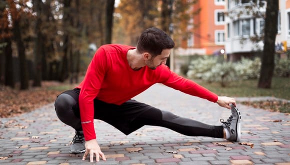Una serie de ejercicios suaves que aumentan la temperatura corporal y preparan los músculos. (Foto: Difusión)